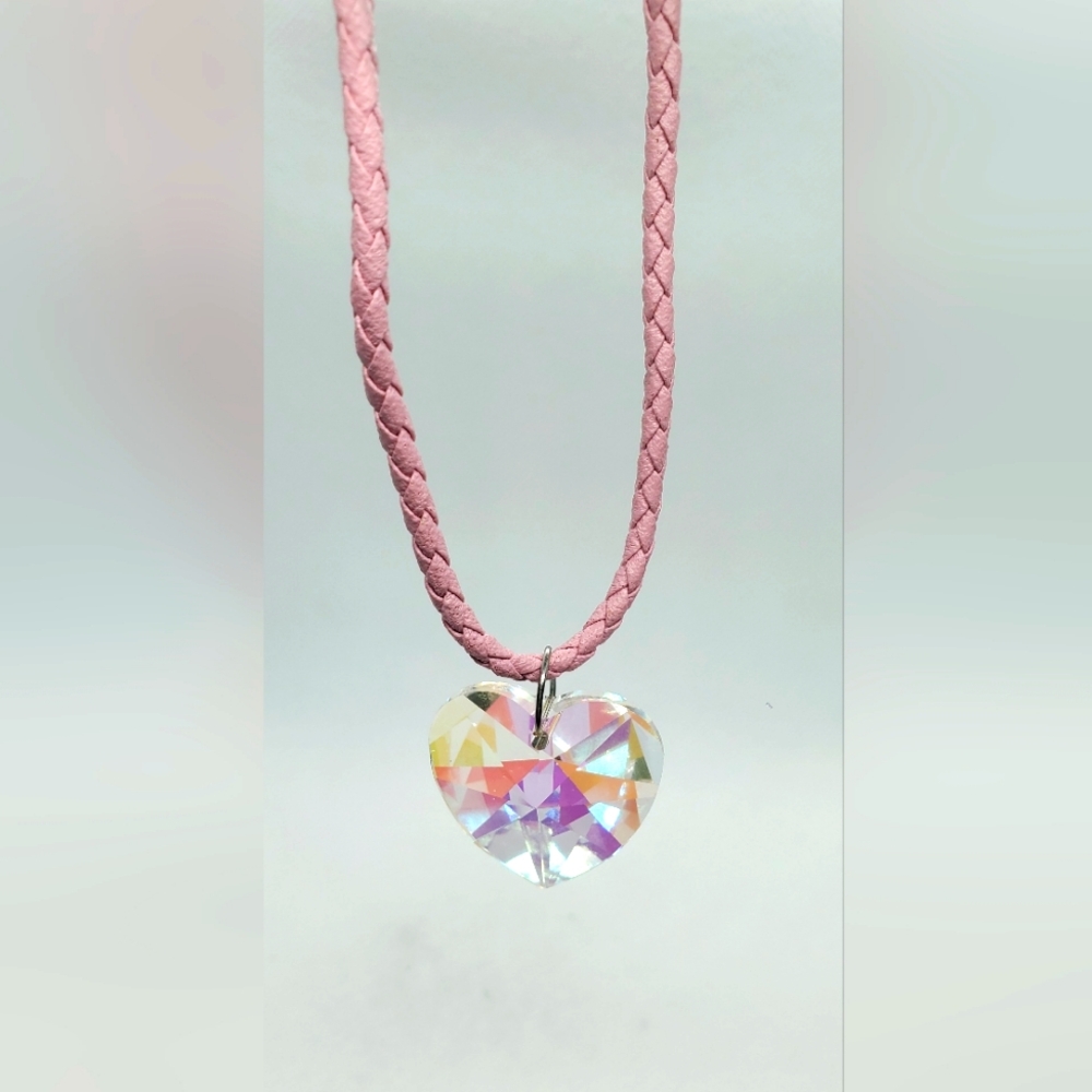 Necklace- Fashion crystal heart pendant in a faux leather cord pink - Picture 4 of 6